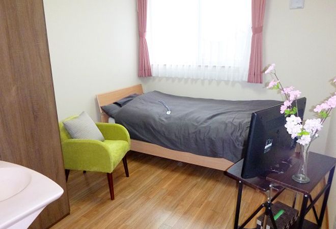 ナーシングホーム とうはらではご自宅から使い慣れた家具などを持ち込み、今までと変わらない生活を送っていただけます。